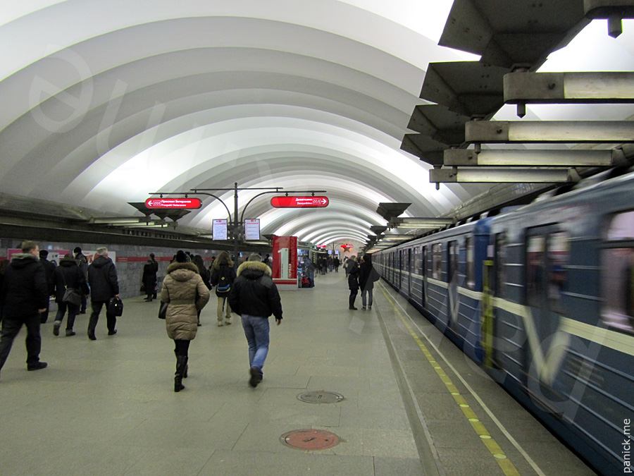 Питерское метро, станция Площадь Мужества