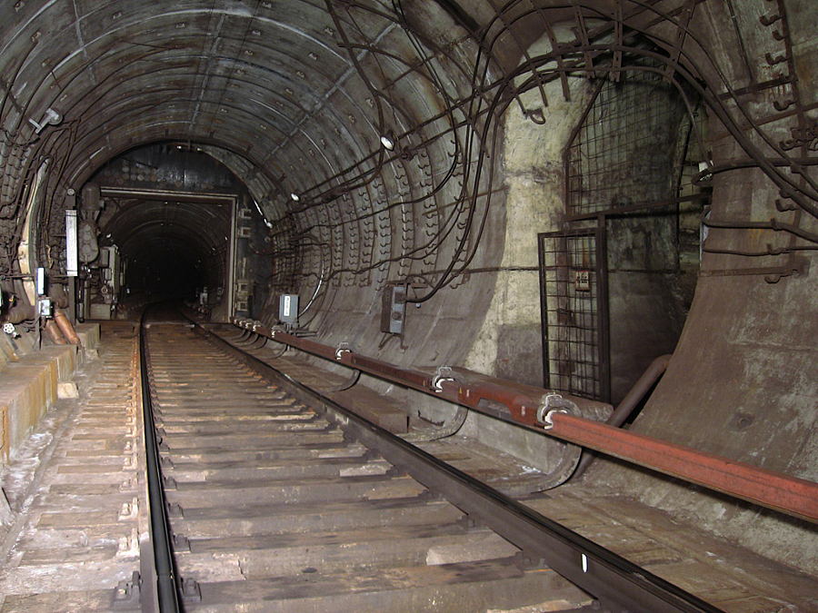 Petersburg metro, a hermetic door in the tunnel