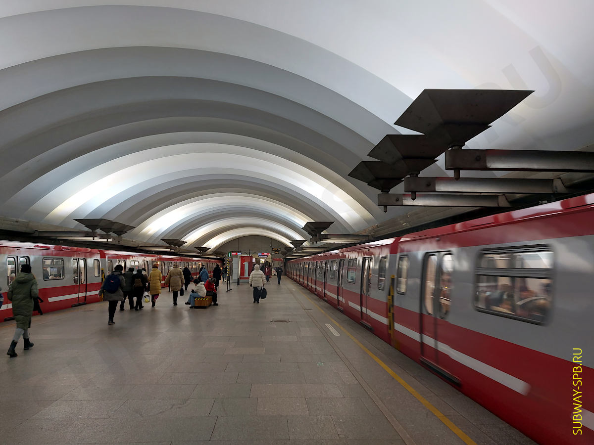 Станция метро Площадь Мужества, Санкт-Петербург