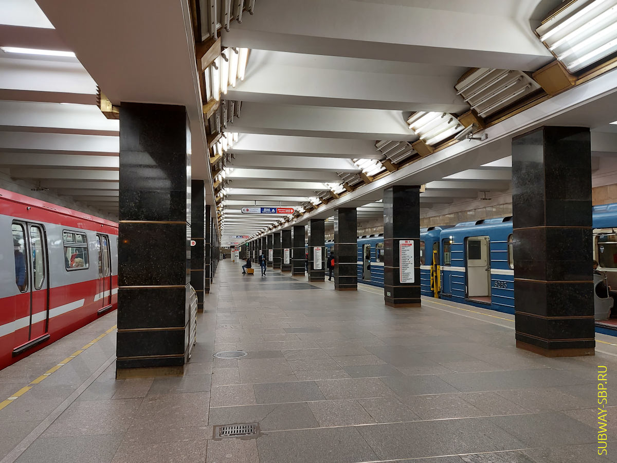 Metro station Prospekt Veteranov, Saint-Petersburg