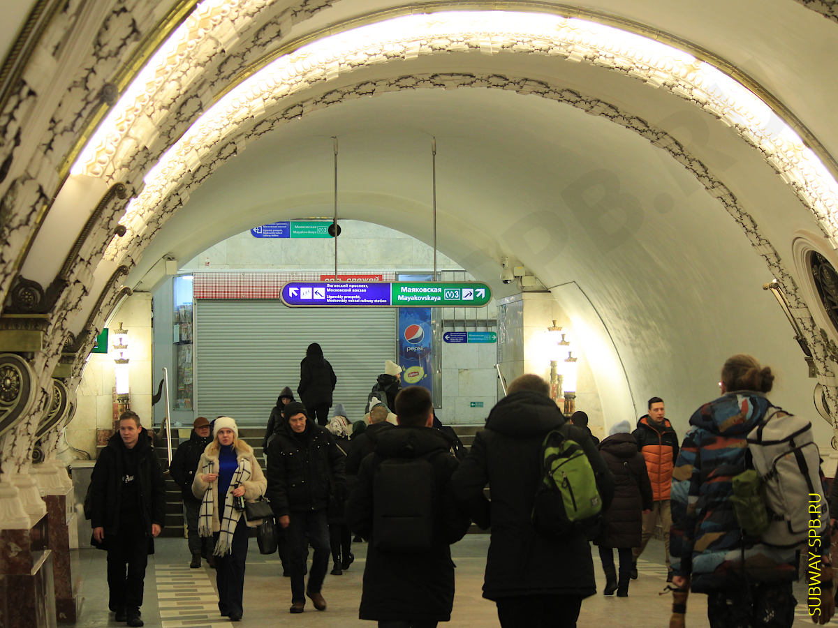 Exit from Ploshchad Vosstaniya metro station to Moskovsky Train Station, Saint-Petersburg