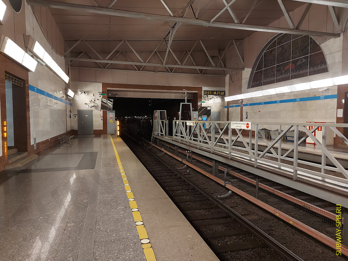 Станция метро Парнас, Санкт-Петербург