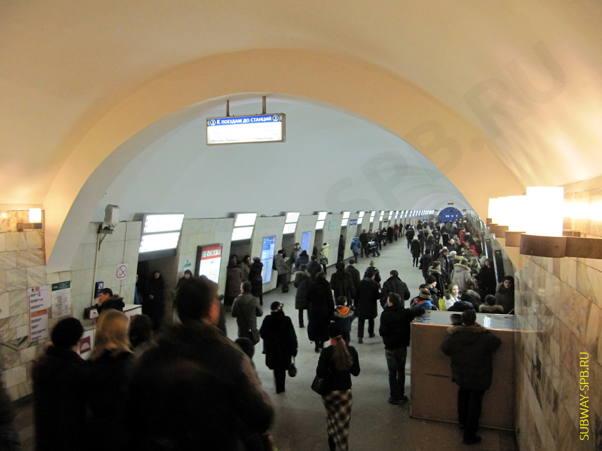 Ploschad Aleksandra Nevskogo 1 metro station, Saint-Petersburg
