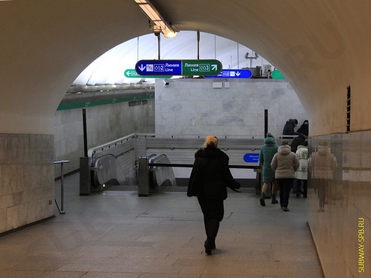 Gostiny Dvor Metro Station, Saint-Petersburg