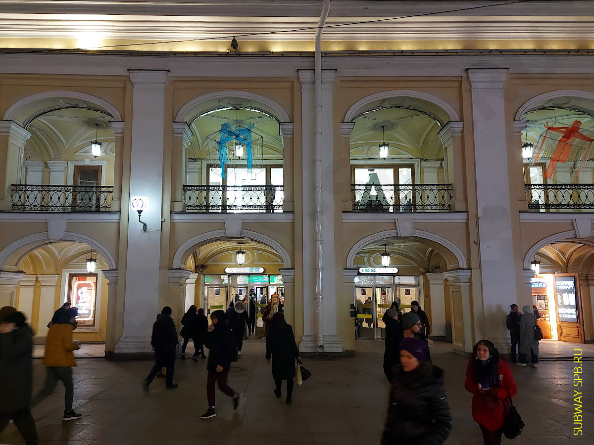 Gostiny Dvor Metro Station, Saint-Petersburg