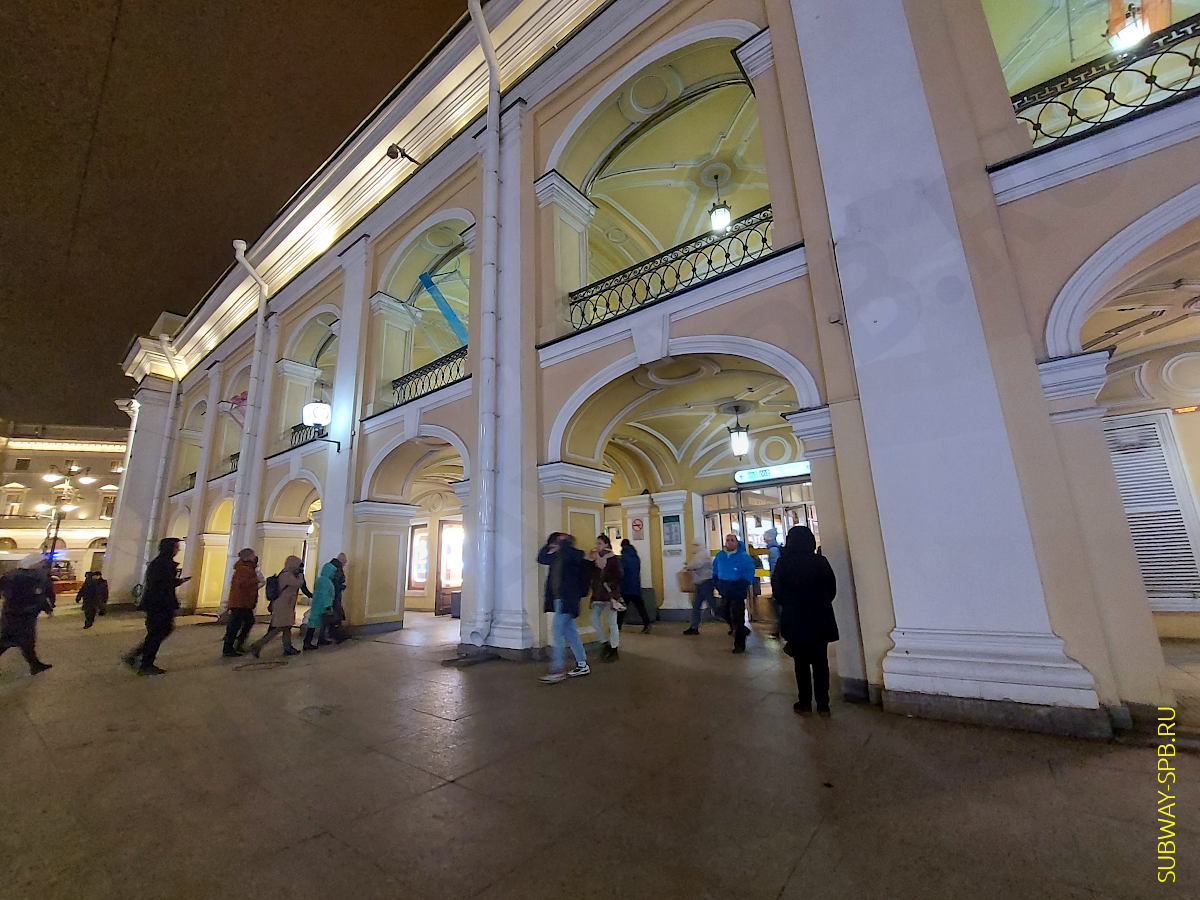 Gostiny Dvor Metro Station, Saint-Petersburg