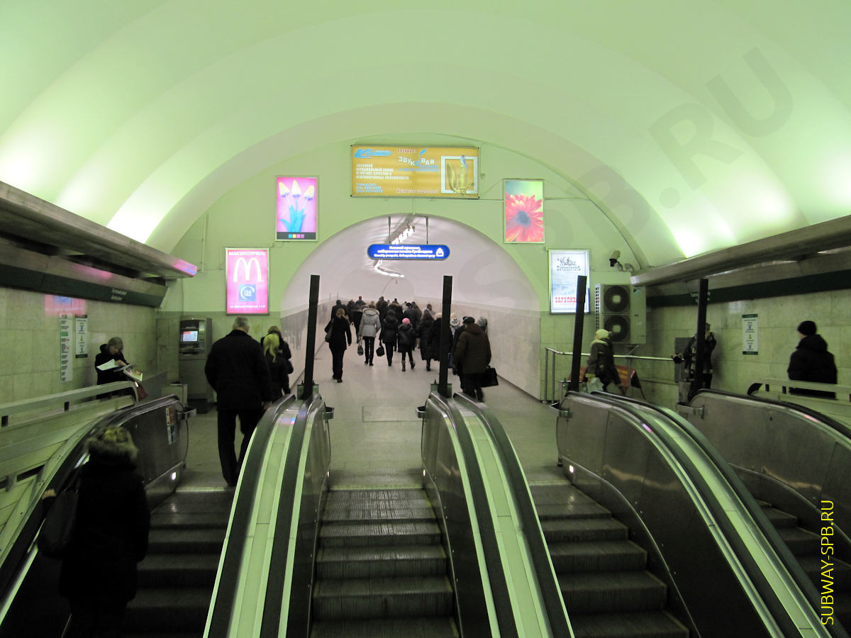 Gostiny Dvor Metro Station, Saint-Petersburg