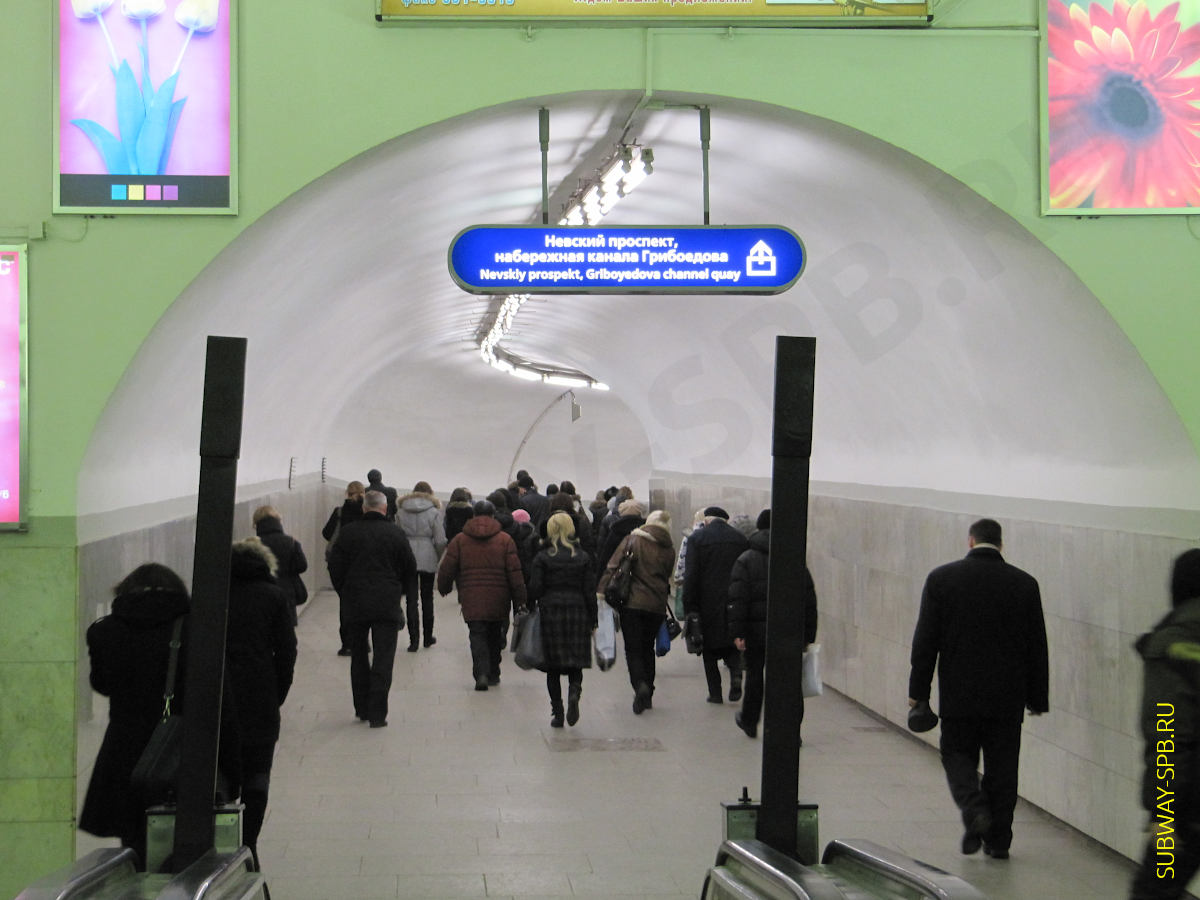 Gostiny Dvor Metro Station, Saint-Petersburg