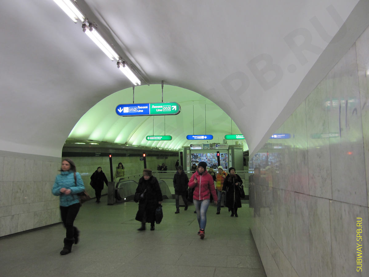 Gostiny Dvor Metro Station, Saint-Petersburg