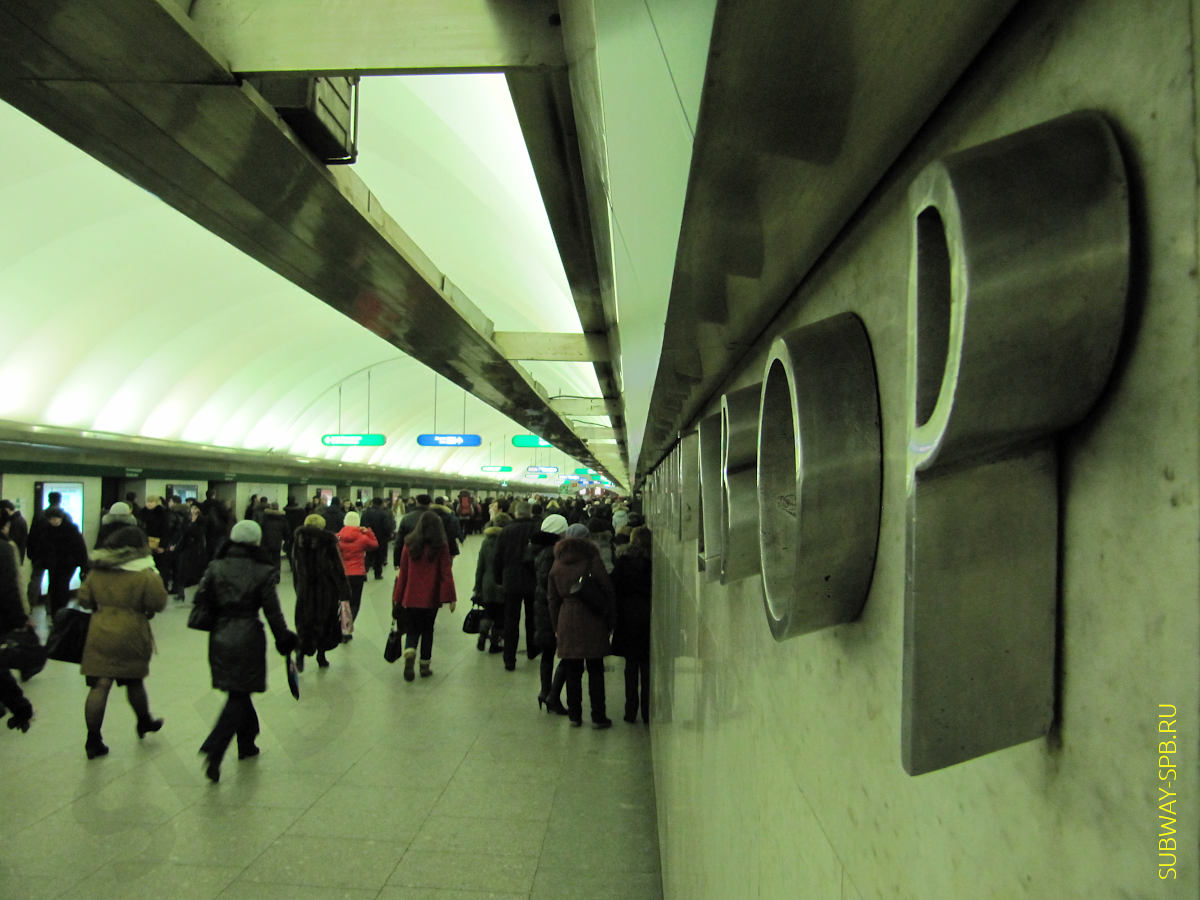 Gostiny Dvor Metro Station, Saint-Petersburg