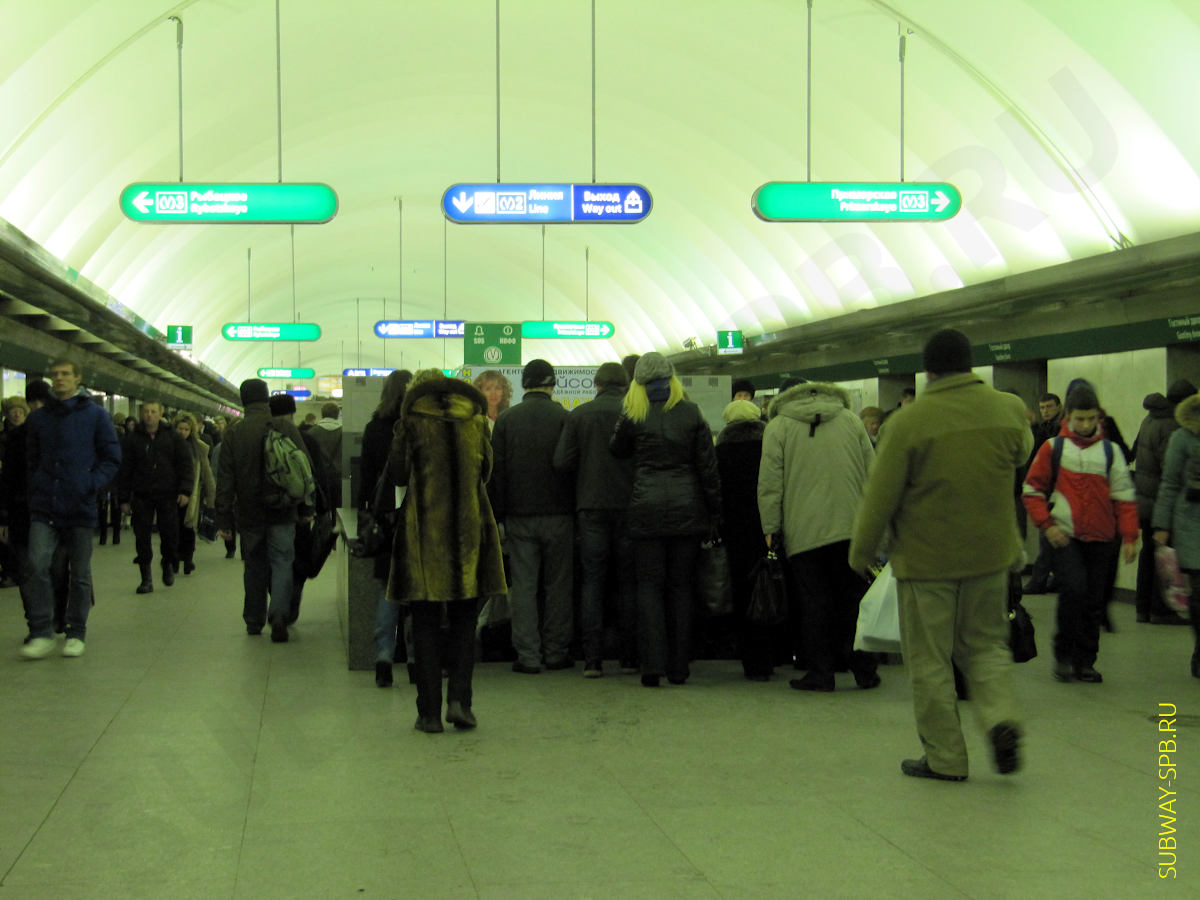 Gostiny Dvor Metro Station, Saint-Petersburg