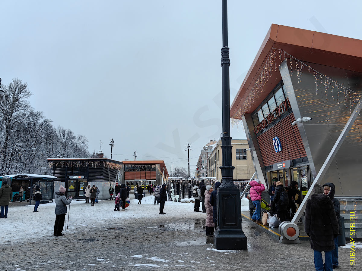 Станция метро Горный институт, Санкт-Петербург