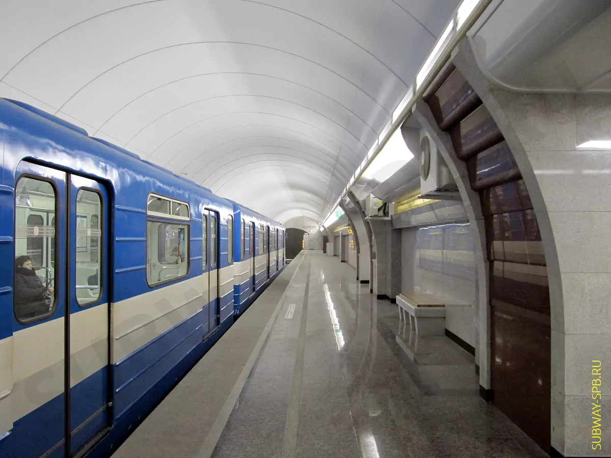 метро бухарестская спб