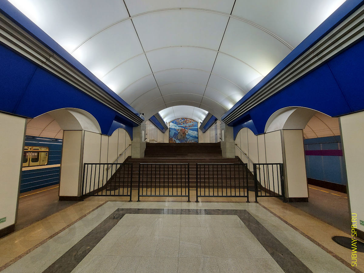 Станция метро Комендантский проспект, Санкт-Петербург