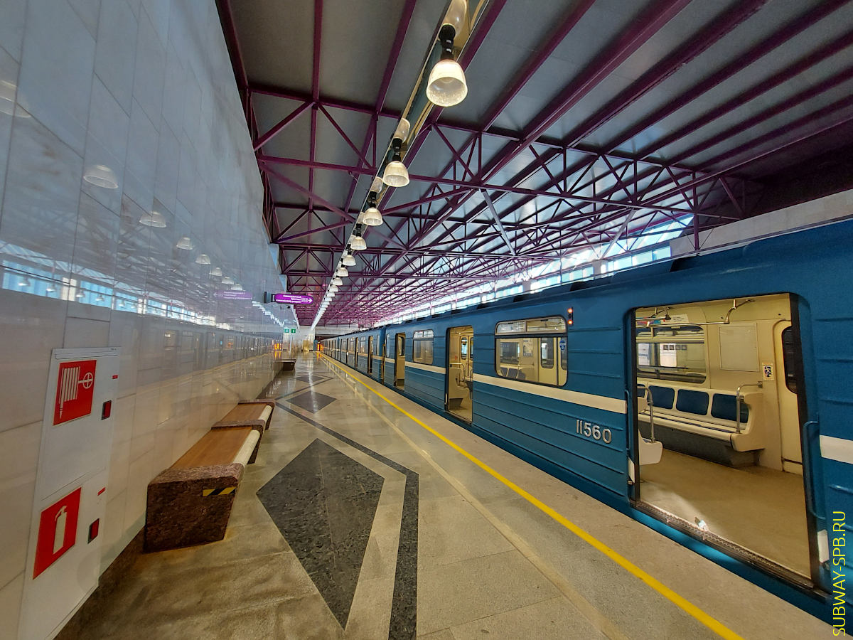地下鉄駅「Shushary」、サンクトペテルブルク