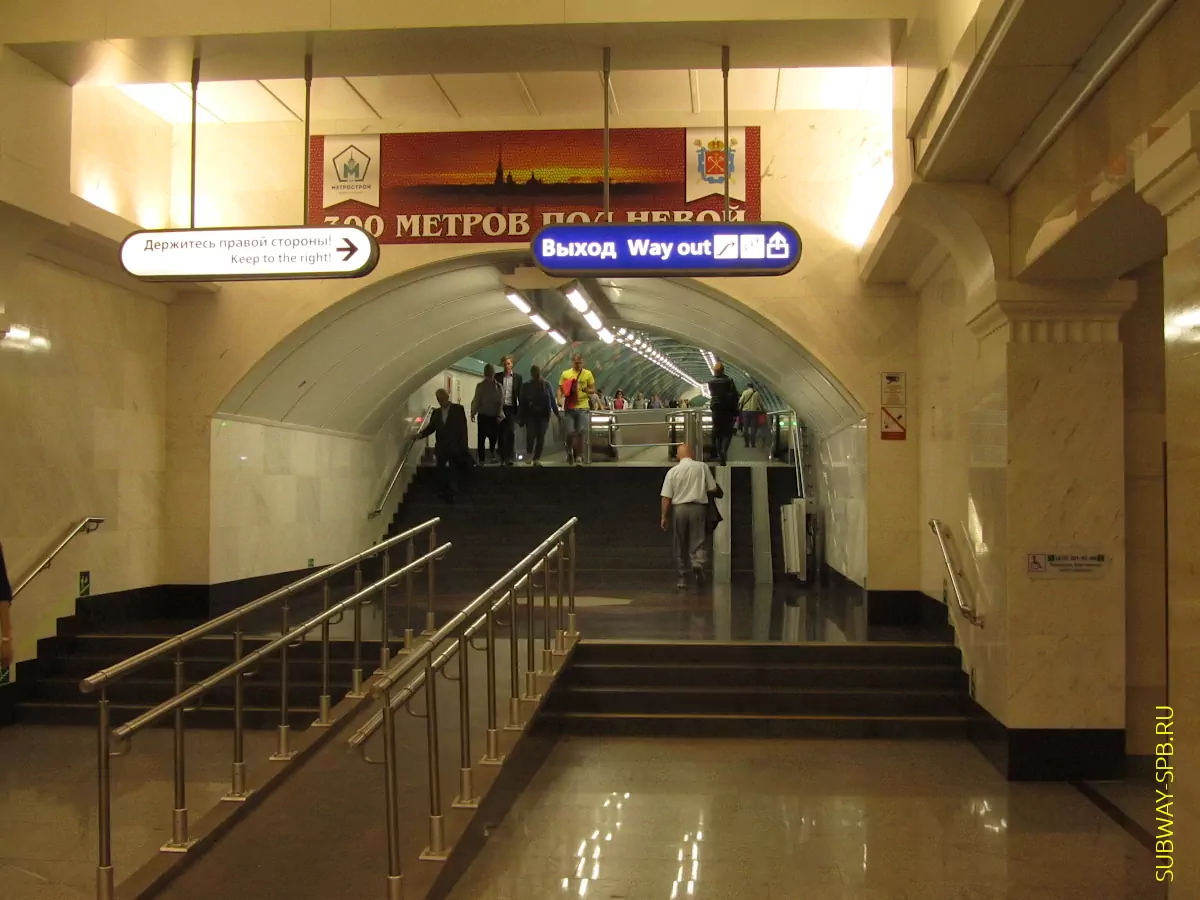 метро спортивная выходы
