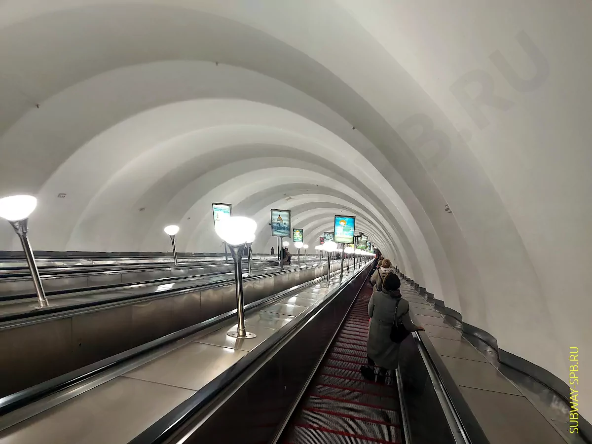 Staraya Derevnya Metro Station, Saint Petersburg Staraya Derevnya Metro Station, Saint Petersburg