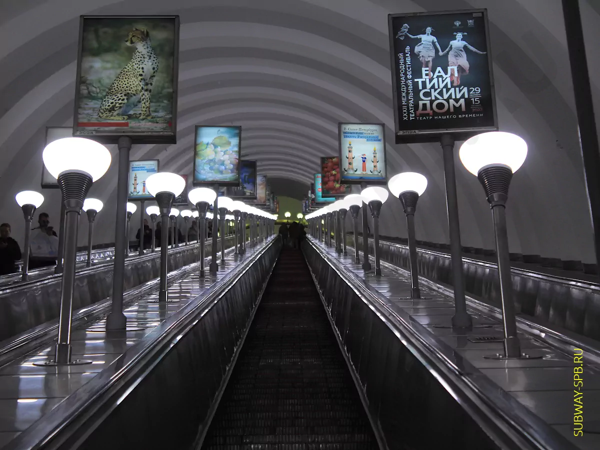 Staraya Derevnya Metro Station, Saint Petersburg Staraya Derevnya Metro Station, Saint Petersburg
