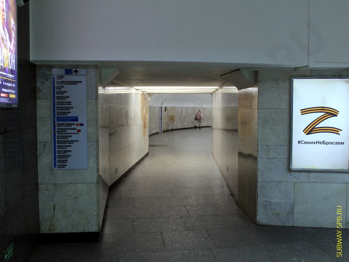 Переходы между станциями метро Невский проспект и Гостиный Двор, Санкт-Петербург