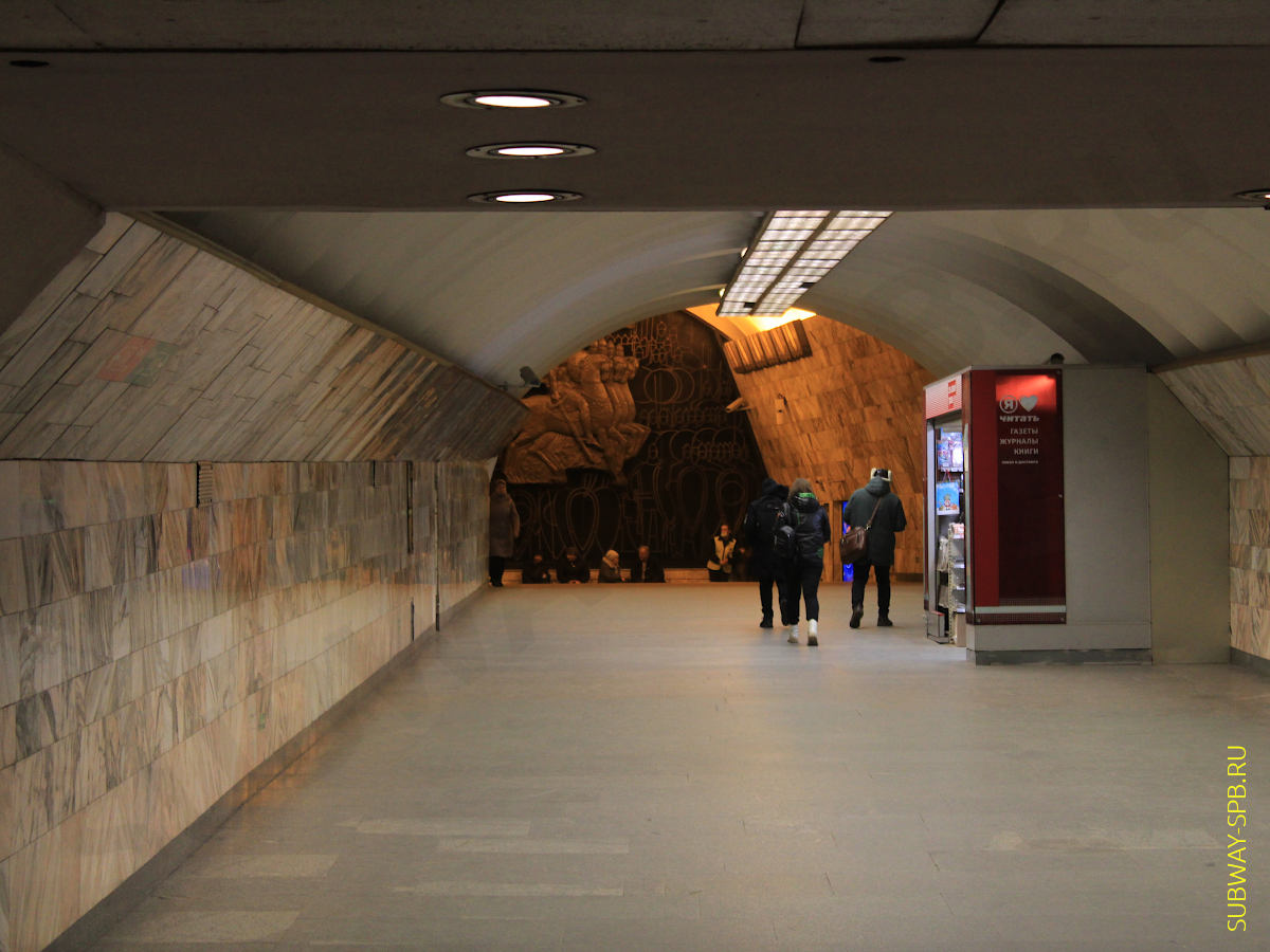 Переход между станциями метро Площадь Александра Невского 1 и 2, Санкт-Петербург