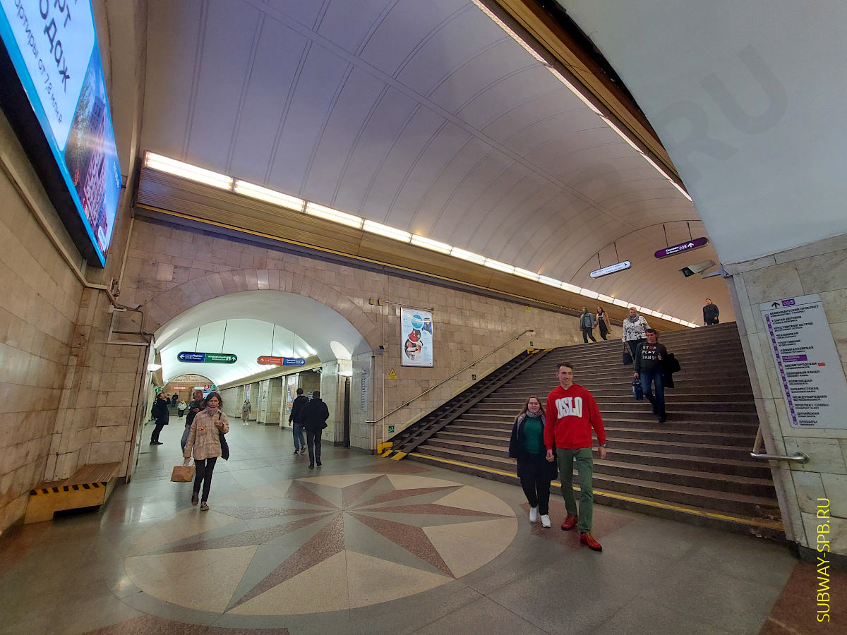Переход между станциями метро Сенная и Садовая, Санкт-Петербург