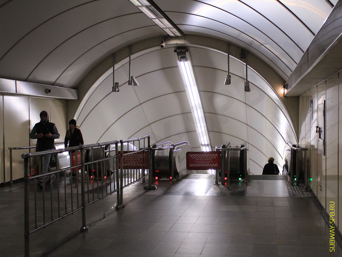 Crossing between Sadovaya and Spasskaya metro stations, Saint Petersburg
