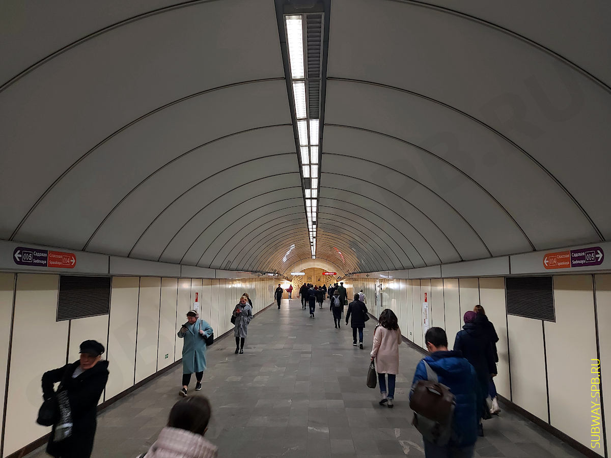 Crossing between Sadovaya and Spasskaya metro stations, Saint Petersburg
