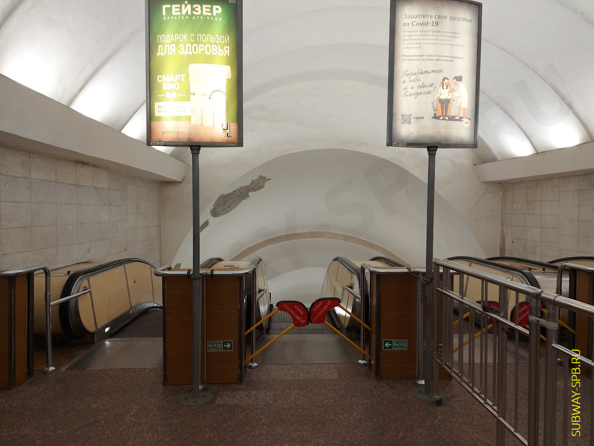 Переход между станциями метро Владимирская и Достоевская, Санкт-Петербург